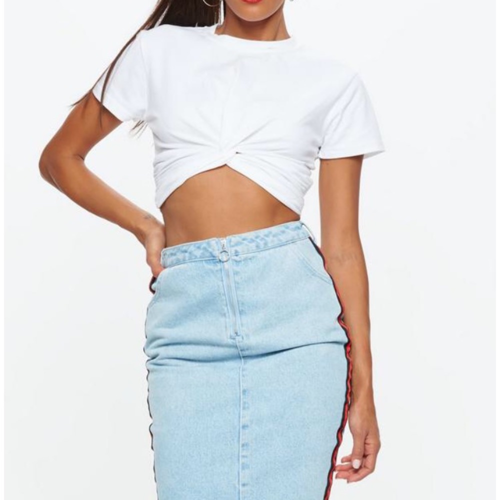 Petite twist crop tee. Size 6P